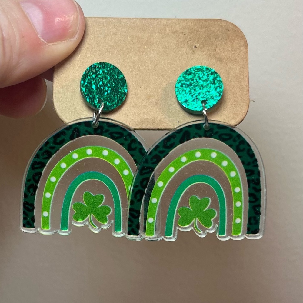 St. Patrick’s Day Earring Bundle 4 Pairs Shamrock Beer Rainbow Green Glitter Set - Picture 4 of 4